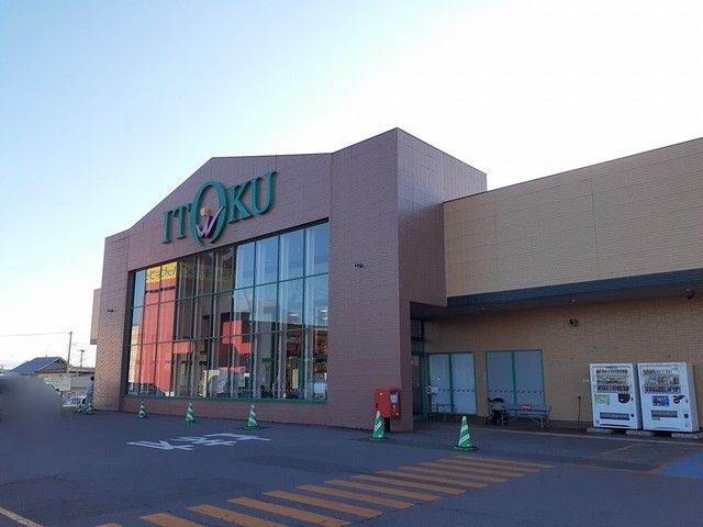 近くのいとく鷹巣南店まで887m（徒歩12分）