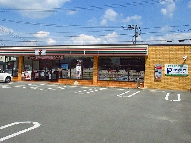 近くのセブンイレブンまで290m（徒歩4分）