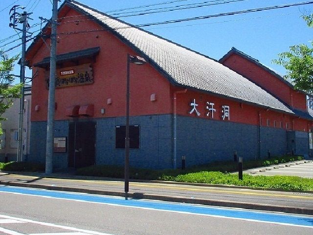 近くの佐賀ぽかぽか温泉まで400m（徒歩5分）