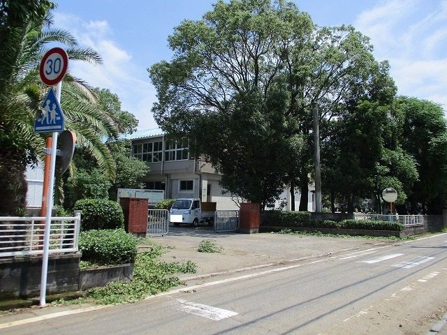 近くの宮崎市立宮崎東小学校まで350m(徒歩5分)