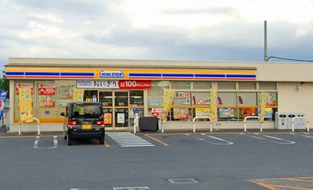 近くのコンビニまで650m（徒歩9分）