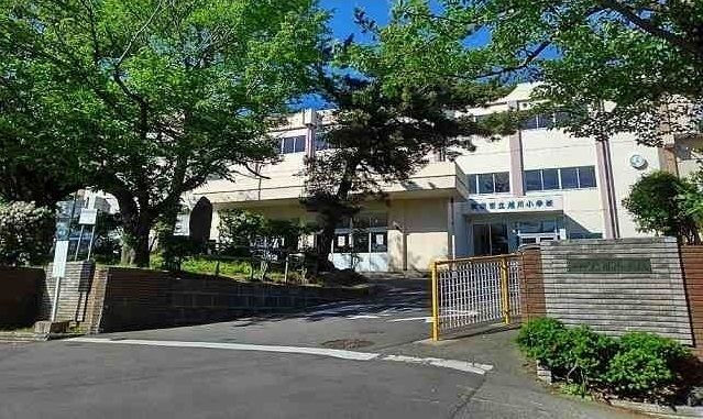 近くの小学校まで350m（徒歩5分）