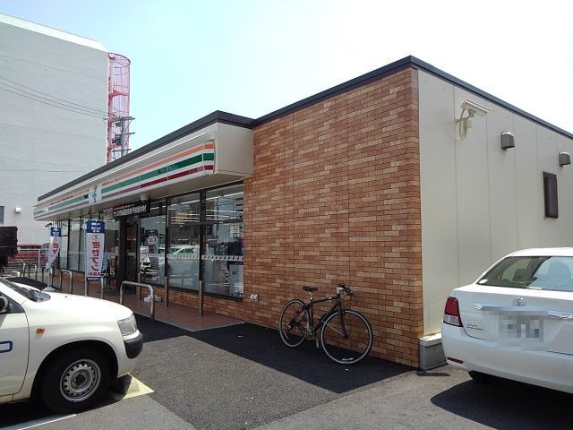 近くのセブンイレブン中浜田町店まで350m（徒歩5分）