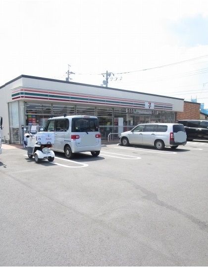 近くのセブンイレブンまで550m（徒歩7分）