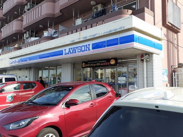 近くのローソン宜野湾新城二丁目店まで390m(徒歩5分)