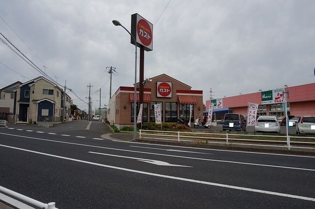 近くのガストまで550m(徒歩7分)