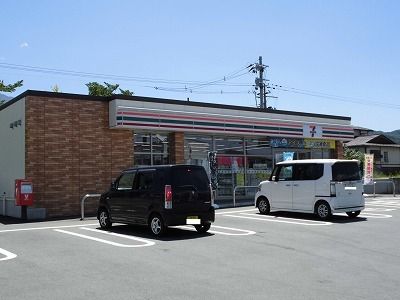 近くのセブンイレブンまで600m(徒歩8分)