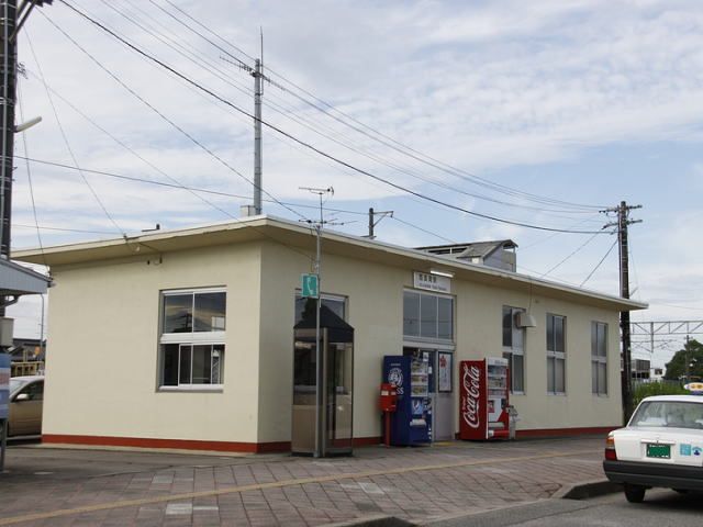 近くのあいの風とやま鉄道西高岡駅まで350m（徒歩5分）