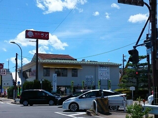 近くの飲食店まで130m（徒歩2分）