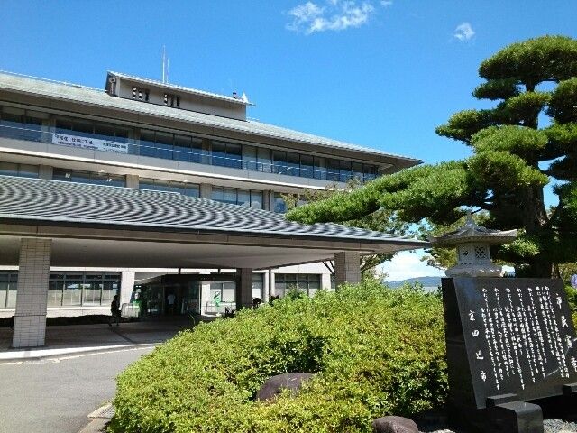 近くの役所まで250m（徒歩4分）
