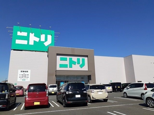 近くの施設まで1,100m（徒歩14分）