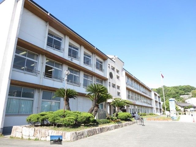 近くの倉敷西小学校まで800m（徒歩10分）