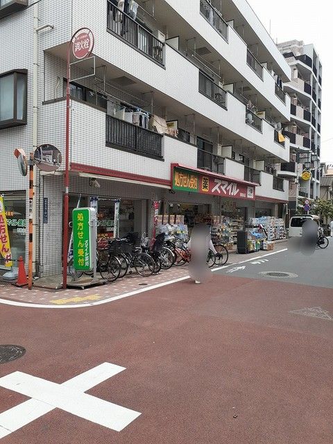 近くのスマイル薬局まで140m（徒歩2分）
