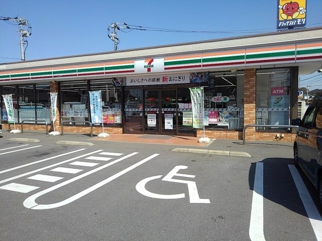 近くのセブンイレブン久留米朝妻店まで310m（徒歩4分）