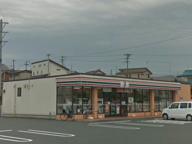近くのコンビニまで210m（徒歩3分）