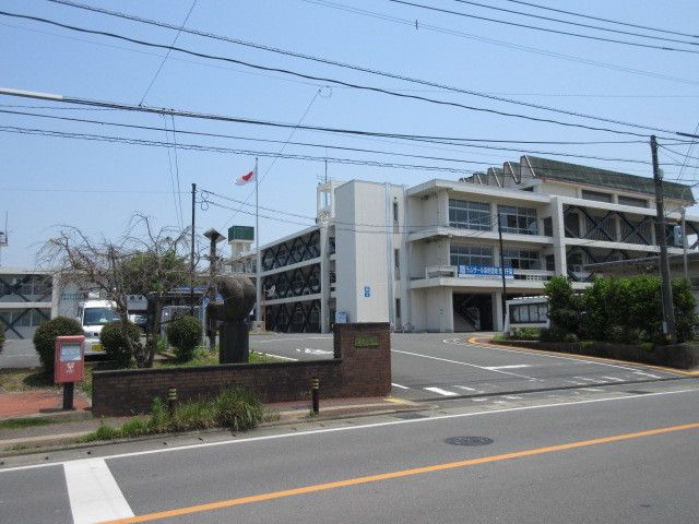 近くの役所まで840m（徒歩11分）