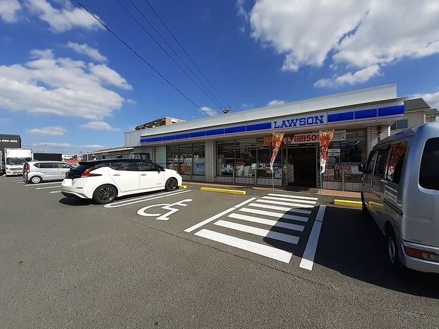 近くのローソン大城1丁目店まで750m(徒歩10分)