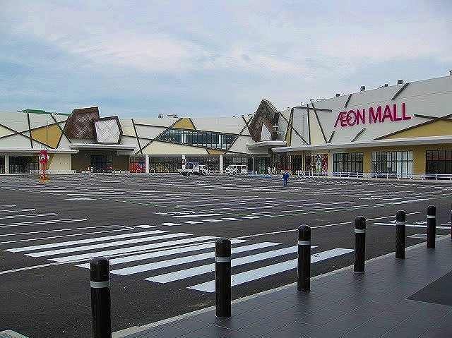 近くのイオンモールとなみまで1,900m(徒歩24分)