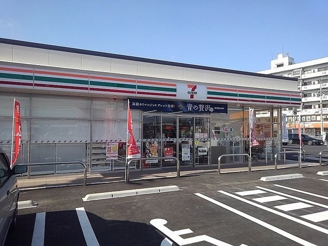 近くのコンビニまで600m（徒歩8分）