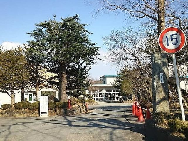 近くの東小学校まで1,300m(徒歩17分)