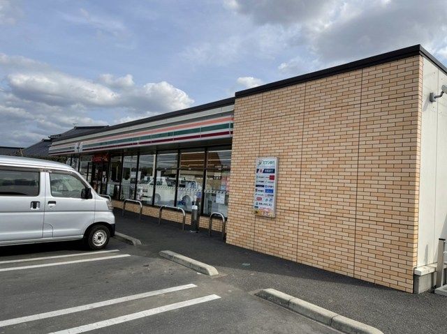 近くのセブンイレブン土浦乙戸店まで950m（徒歩12分）