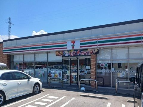 近くのセブンイレブン上市町正印店まで550m（徒歩7分）