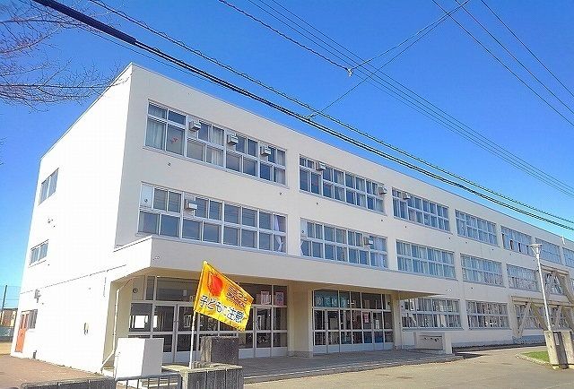 近くの光陽小学校まで450m（徒歩6分）
