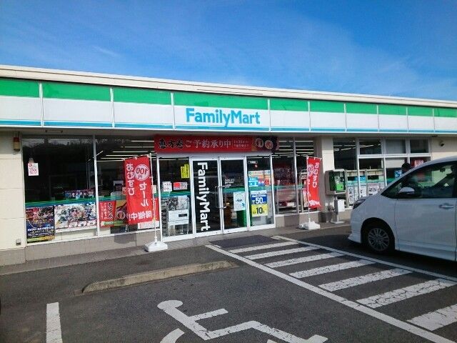 近くのファミリーマート下高瀬店まで600m（徒歩8分）