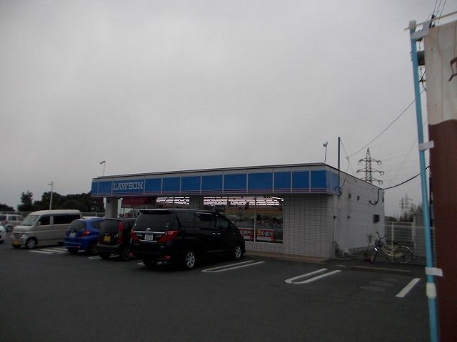 近くのコンビニまで260m（徒歩4分）