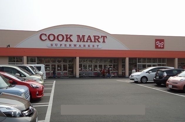 近くのクックマート東脇店まで450m（徒歩6分）