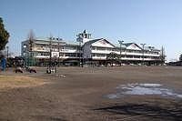 近くの神川町立丹荘小学校まで1,000m（徒歩13分）