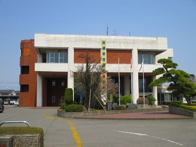 近くの町役場まで1,200m（徒歩15分）