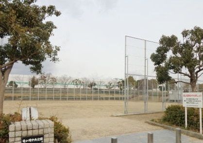 近くの竜が岡中央公園まで500m（徒歩7分）