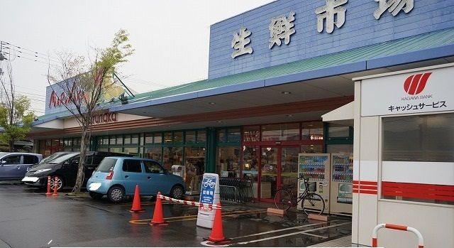 近くのスーパーまで800m（徒歩10分）