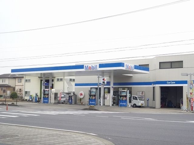 近くのモービルまで1,000m（徒歩13分）
