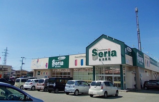 近くのセリアサンフェスタ店まで1,600m（徒歩20分）