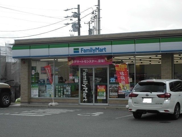 近くのコンビニまで750m（徒歩10分）