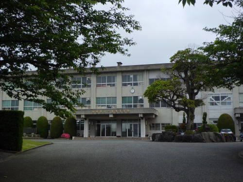 近くの三国高校まで280m(徒歩4分)