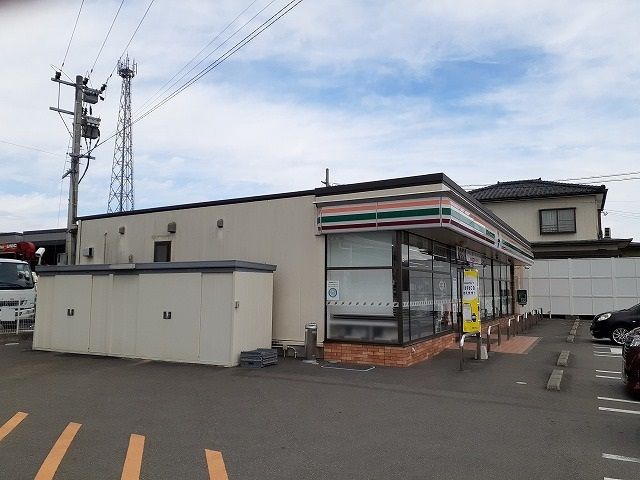 近くのセブンイレブン小林並松添店まで800m（徒歩10分）
