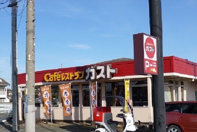 近くのガスト上三川店まで350m（徒歩5分）