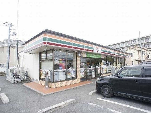 近くのセブンイレブンまで650m（徒歩9分）