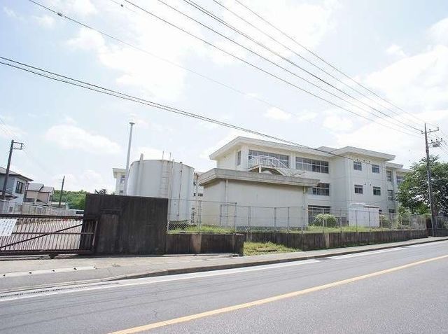 近くの七光台小学校まで1,000m（徒歩13分）