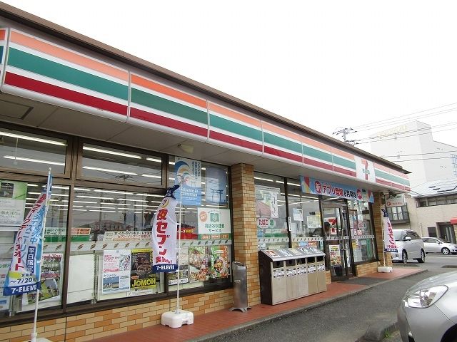 近くのコンビニまで1,200m（徒歩15分）