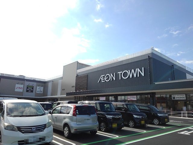 近くのイオンタウン四日市泊店まで2,600m（徒歩33分）