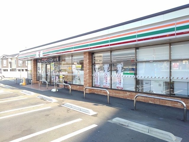 近くのセブンイレブンまで950m（徒歩12分）