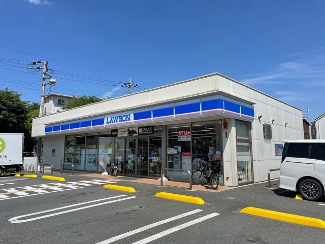 近くのローソンまで350m（徒歩5分）