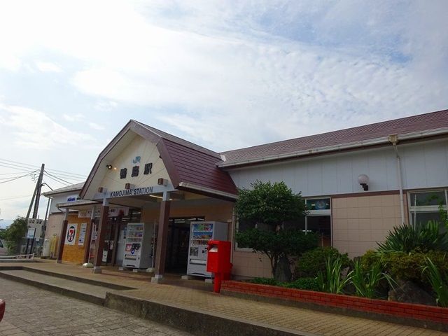 近くのJR鴨島駅まで1,000m(徒歩13分)