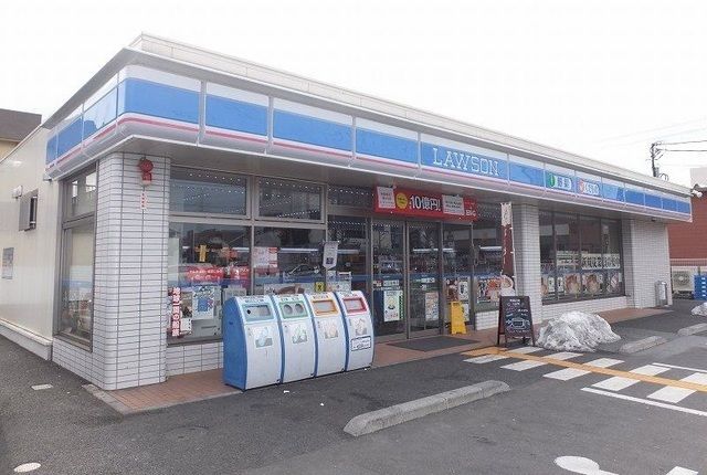 近くのコンビニまで300m（徒歩4分）