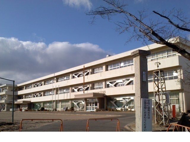 近くの岳下小学校まで1,300m(徒歩17分)