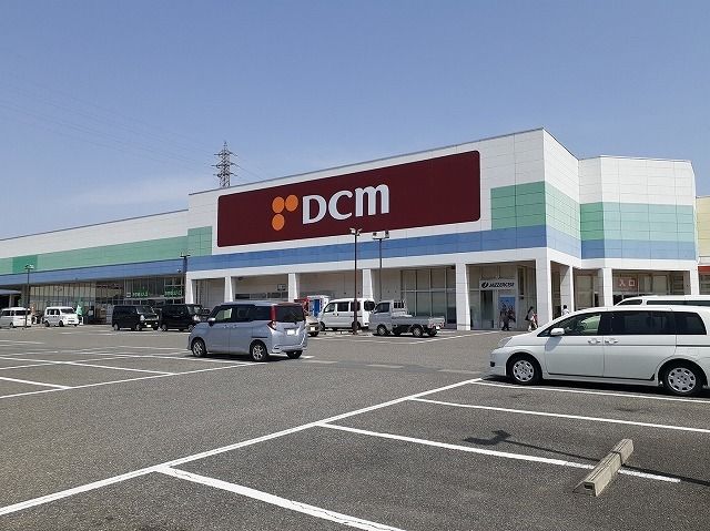 近くのＤＣＭ韮崎店まで1,200m（徒歩15分）